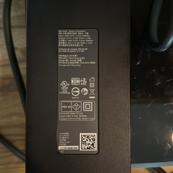 Xbox One Console with Wireless Controller - Picture 2 of 3